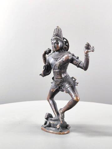 Zuid-India – Vijayanagara-traditie Terracotta Shiva Nataraja