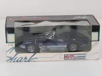Schaal 1:18 UT Models NEW OLD STOCK 21061 Chevrolet Corve..., Hobby & Loisirs créatifs, Voitures miniatures | 1:18, Ophalen of Verzenden
