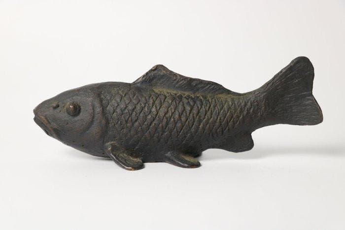 Bronzen karper (Koi) Sculptuur — Tominaga Naoki - Brons -, Antiquités & Art, Antiquités | Autres Antiquités