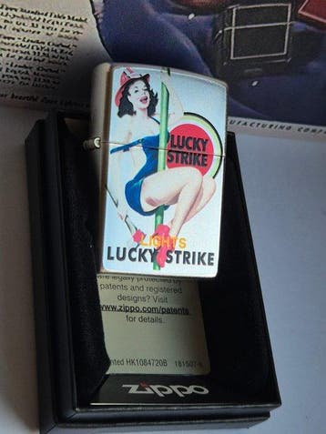 Zippo - Lucky Strike Pinup Girl at Fire Department - Zonder, Nieuw