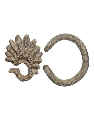 Indonesië. Two very big Tin Keloh/Mamuli rings (84 & 46 gr)
