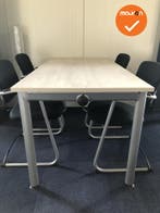 Ahrend 500 - 4 poots tafel - zilvergrijs onderstel - met nie, Vergader- of Presentatieruimte, Ophalen of Verzenden, Gebruikt, Tafel