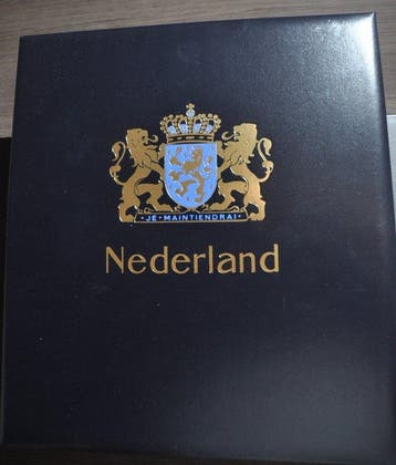 Nederland - Verzameling in een DAVO album en stockboeken, Postzegels en Munten, Gestempeld