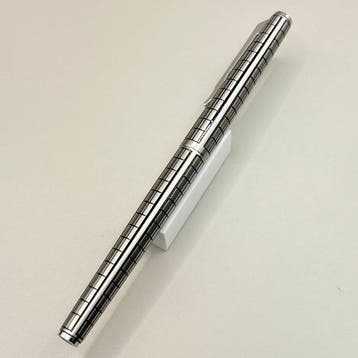 Platinum - Riviere (engraved black check) - 14K white gold