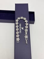 Swarovski - Statue, Swarovski Ariana Grande collaboration