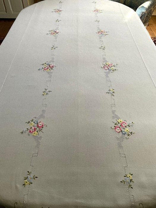 Tafellinnen uit het midden van de twintigste eeuw, met een, Antiek en Kunst, Antiek | Tapijten, Tafelkleden en Textiel