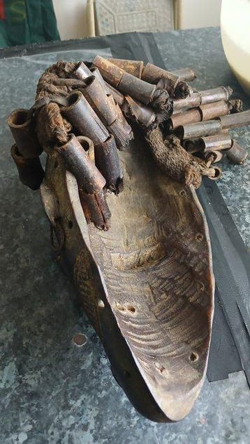 Vintage Chokwe-stijl houten masker met houtsnijwerk –