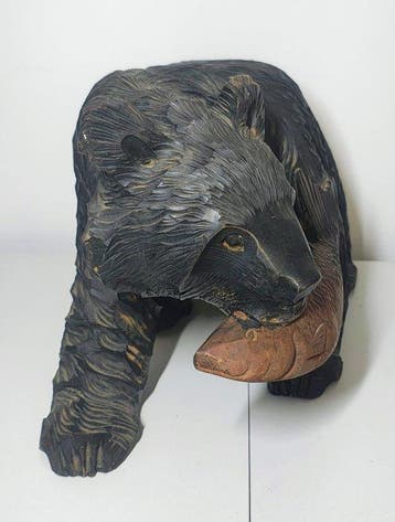 Grande Orso con Salmone – Scultura lignea Hokkaid – Periodo