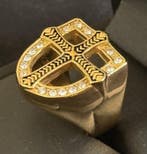 Katholieke ring met het Latijnse kruis en circonietjes,