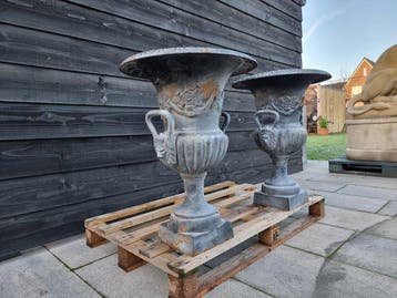 XL Vases - Iron - Lion Heads - Vaas (2) - Gietijzer, Antiek en Kunst
