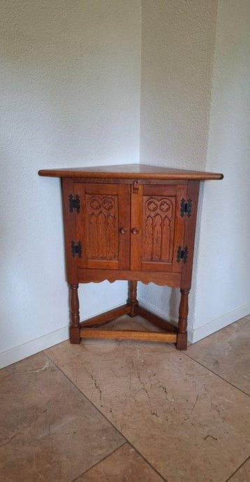 Armoire dangle - Bois de chêne