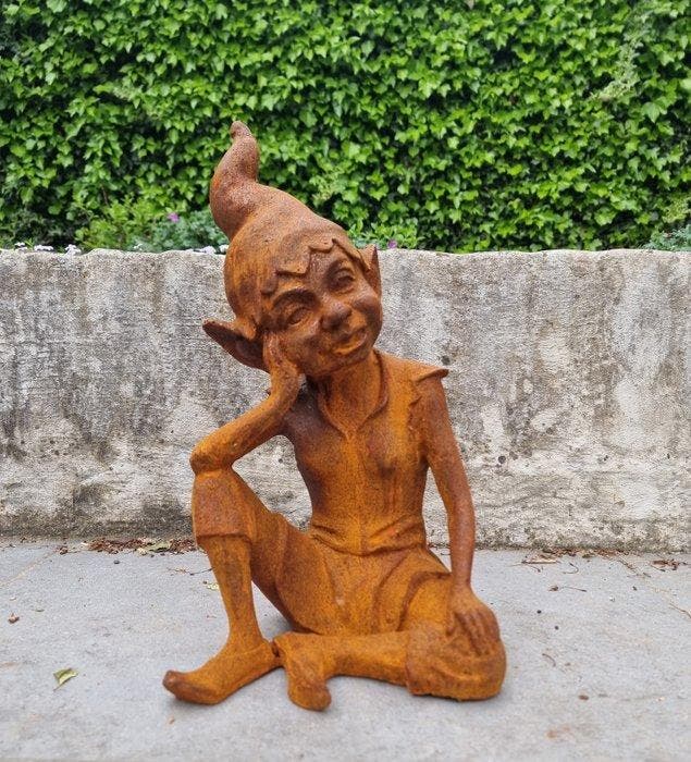 Beeldje - A dreaming garden gnome - IJzer, Antiek en Kunst, Kunst | Designobjecten