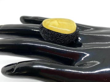 Ring met amber en leer van premium kwaliteit - Het