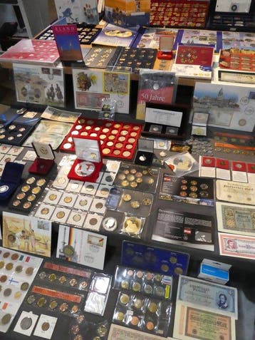 Wereld. Collection of coins/banknote/medals/euro inkl. pp
