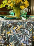 Kleed met een botanisch patroon voor grote tafels. -
