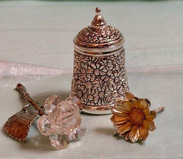 Stilarte / Pierre - Beeldje - Rose / Floral Trinket Box /