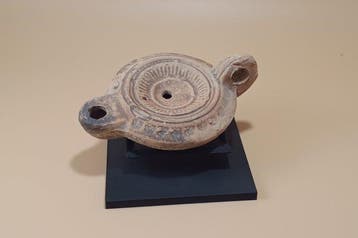 Oud-Romeins Terracotta Oliekandelaar met radiale decoratie