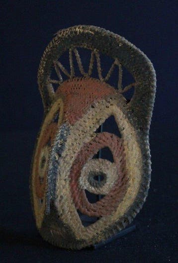 Fijn bewerkte yammasker uit Wosera. - Papoea-Nieuw-Guinea