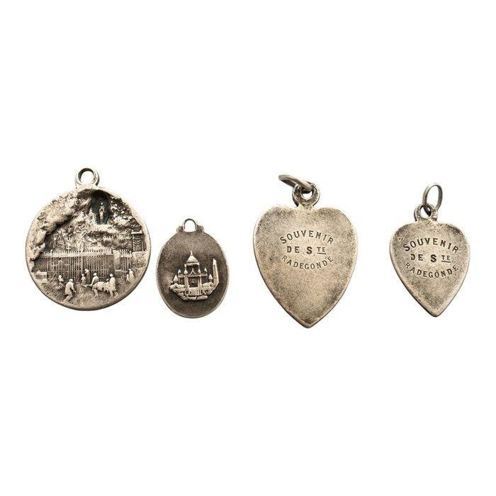 Zilver - Hanger - Set van 4 religieuze hangers, Antiquités & Art, Antiquités | Livres & Manuscrits