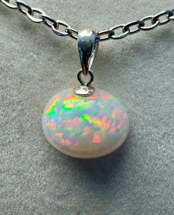 Opale Pendentif - Hauteur : 17.5 mm - Largeur : 12.5 mm-