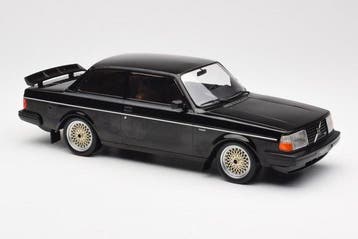 IXO 1:18 - Modelauto - Volvo 240 Turbo Custom 1983