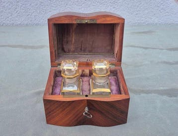 Bouteille de parfum - cave à parfums - Bois de violette -