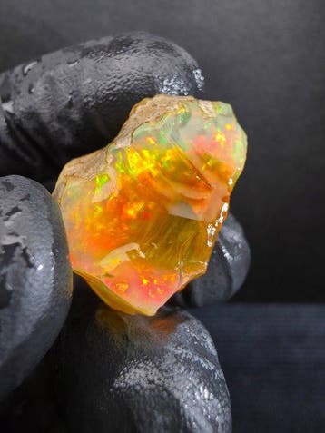 47cts Crystal Opal Specimen Ruw- 9.5 g