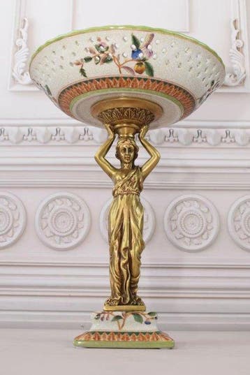 sculptuur, A Beautiful Bronze-Mounted Porcelain Bowl on an