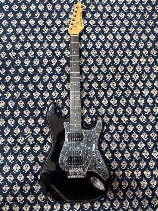 Harley Benton - Modified – Black Sparkle Pickguard & HH, Musique & Instruments, Instruments à corde | Guitares | Acoustiques