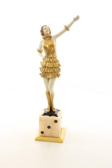 sculptuur, Hand-Finished Bronze Sculpture of a Lady – Signed