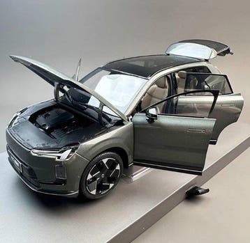Volvo Dealer 1:18 - Voiture miniature - Volvo XC70 - 2026 -