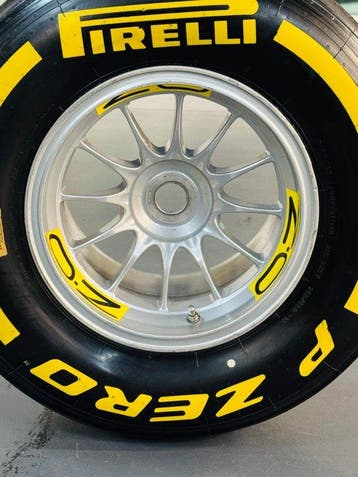 Wiel compleet met band - Formule 1 Pirelli - O.Z., Nieuw