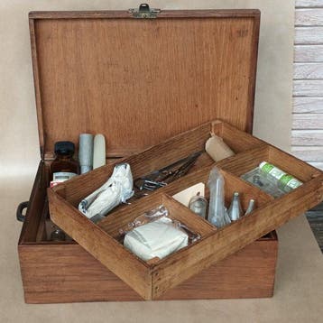 Instrument médical - Bois, acier chirurgical