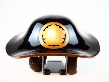 Japanse jingasa-helm - Jingasa met een familiewapen