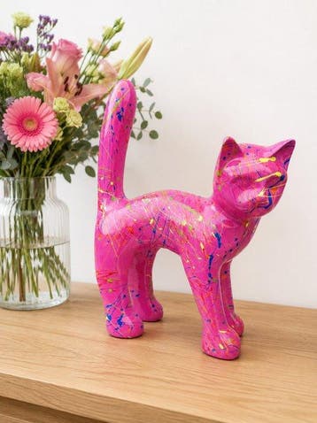 Beeld, garden statue cat color fuchsia with paint color - 31