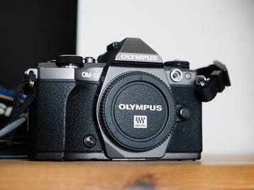 Olympus OM-D E-M5 Mark II Limited Edition (Titanium Finish)