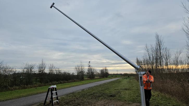 Kantelbare cameramast mast 11,5 meter geanodiseerd aluminium, Articles professionnels, Articles professionnels Autre, Envoi