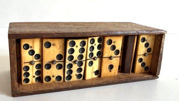 Tafelmiddenstuk - Exclusief antiek spel - Domino, late 19e