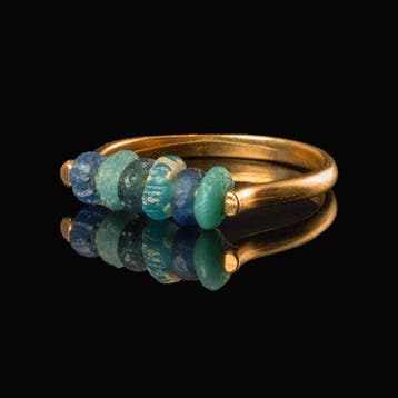 Oud-Romeins, Keizerrijk Ring met Romeinse glazen kralen
