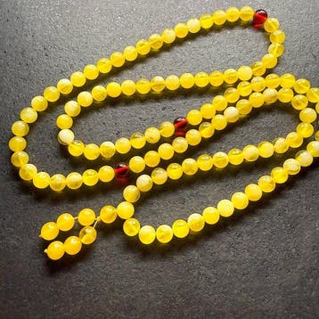 Natuurlijke hele steen Baltisch amber 108 kralen 10 mm Japa