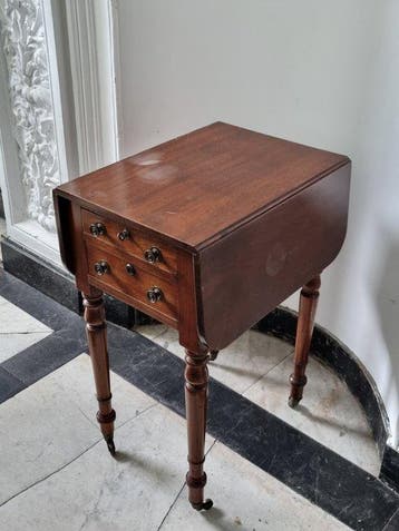 Antiker Pembroke Table – Klapptisch mit Schubladen –