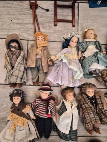 De Agostini - Pop - 31 Collectible Dolls, Antiek en Kunst