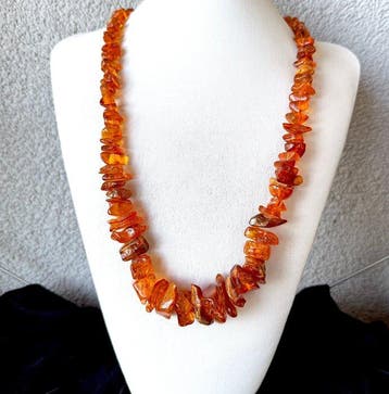 Collier exclusif de perles en ambre baltique véritables, 84