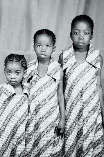 Sanlé Sory (1943–2023) - Les soeurs au studio - 1976 (Signé
