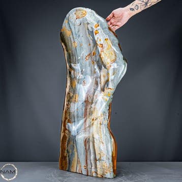 Exclusieve polychrom-jaspis sculptuur uit Madagaskar – 53,7