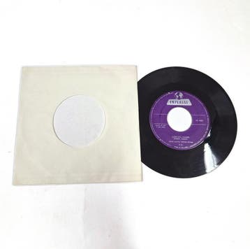 Lydia And Her Melody Strings – Careless Hands / Let Me Go, Verzenden