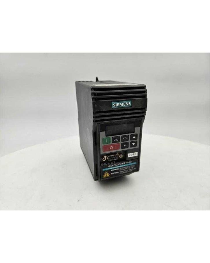 Siemens frequentiesturing vector 6SE3214-0DA40, Articles professionnels, Machines & Construction | Travail du bois, Envoi