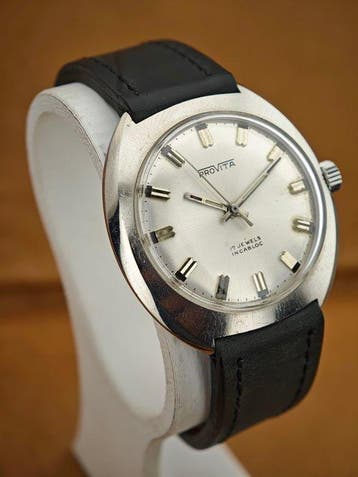 Provita - 17 Jewels Incabloc – Cushion Case – Hand-Winding –