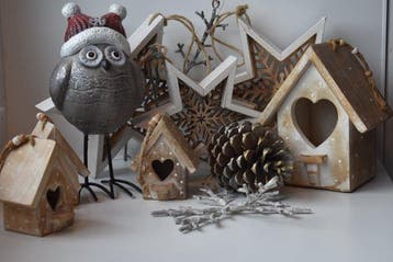 Decoratief ornament (10) - decoratieve kerstvogel met muts, Nieuw