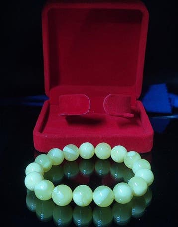 Geen reserveprijs prachtige barnsteenarmband in een rode
